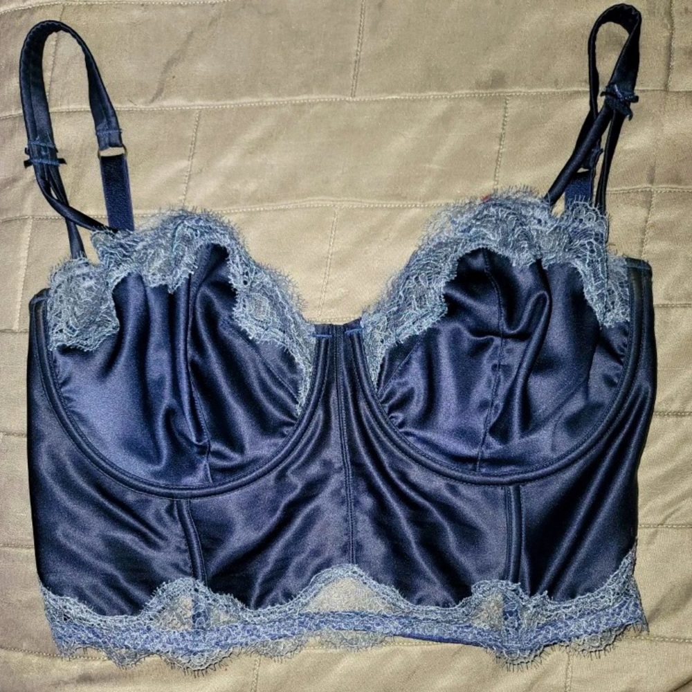 Victoria’s Secret Dream Angels Unlined Balconet Bra top / Longline bustier 34DDD